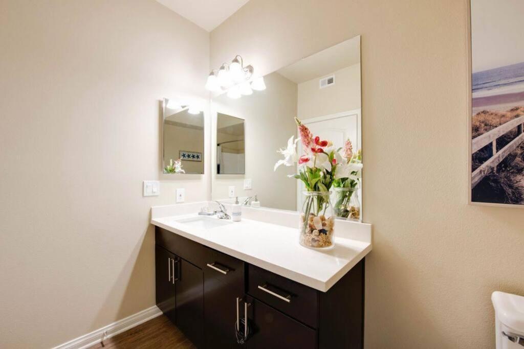 The Nest A Spacious 1 Bedroom Apartment With A Pool View ロサンゼルス エクステリア 写真