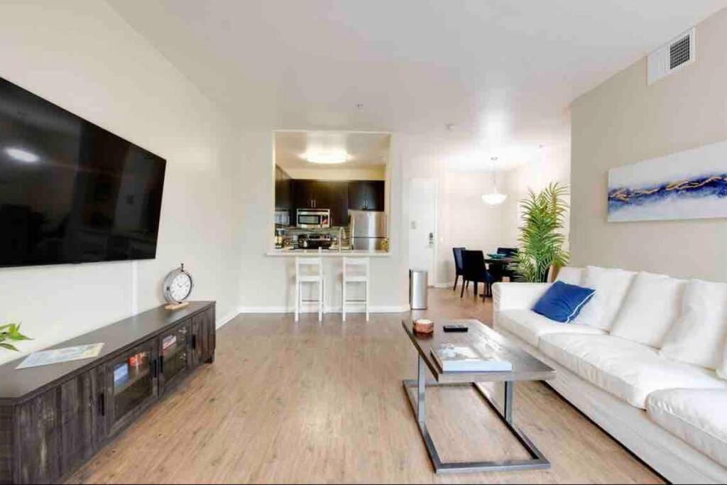 The Nest A Spacious 1 Bedroom Apartment With A Pool View ロサンゼルス エクステリア 写真