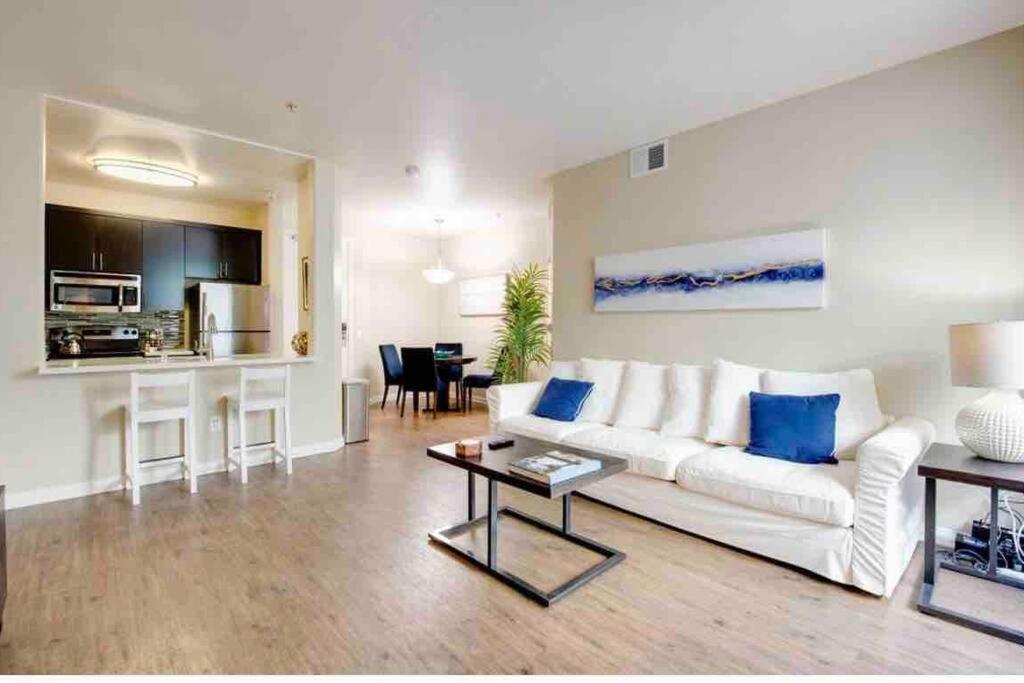 The Nest A Spacious 1 Bedroom Apartment With A Pool View ロサンゼルス エクステリア 写真